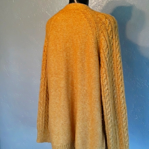 Cupcakes and Cashmere new acrylic sweater - Picture 4 of 5